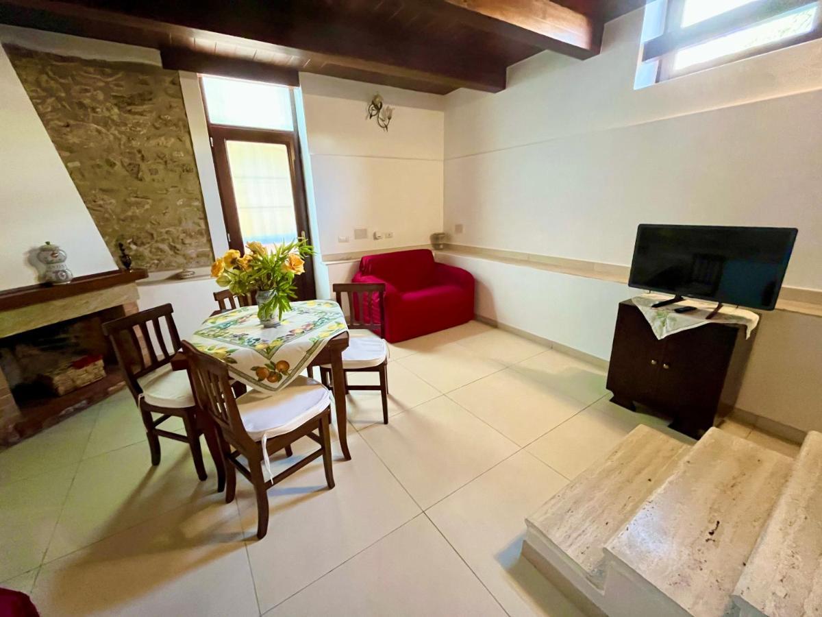 Il Giardino Di Athena 1 Apartment Paestum Luaran gambar