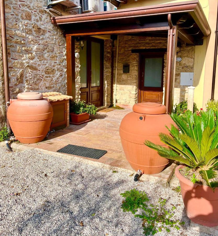 Il Giardino Di Athena 1 Apartment Paestum Luaran gambar