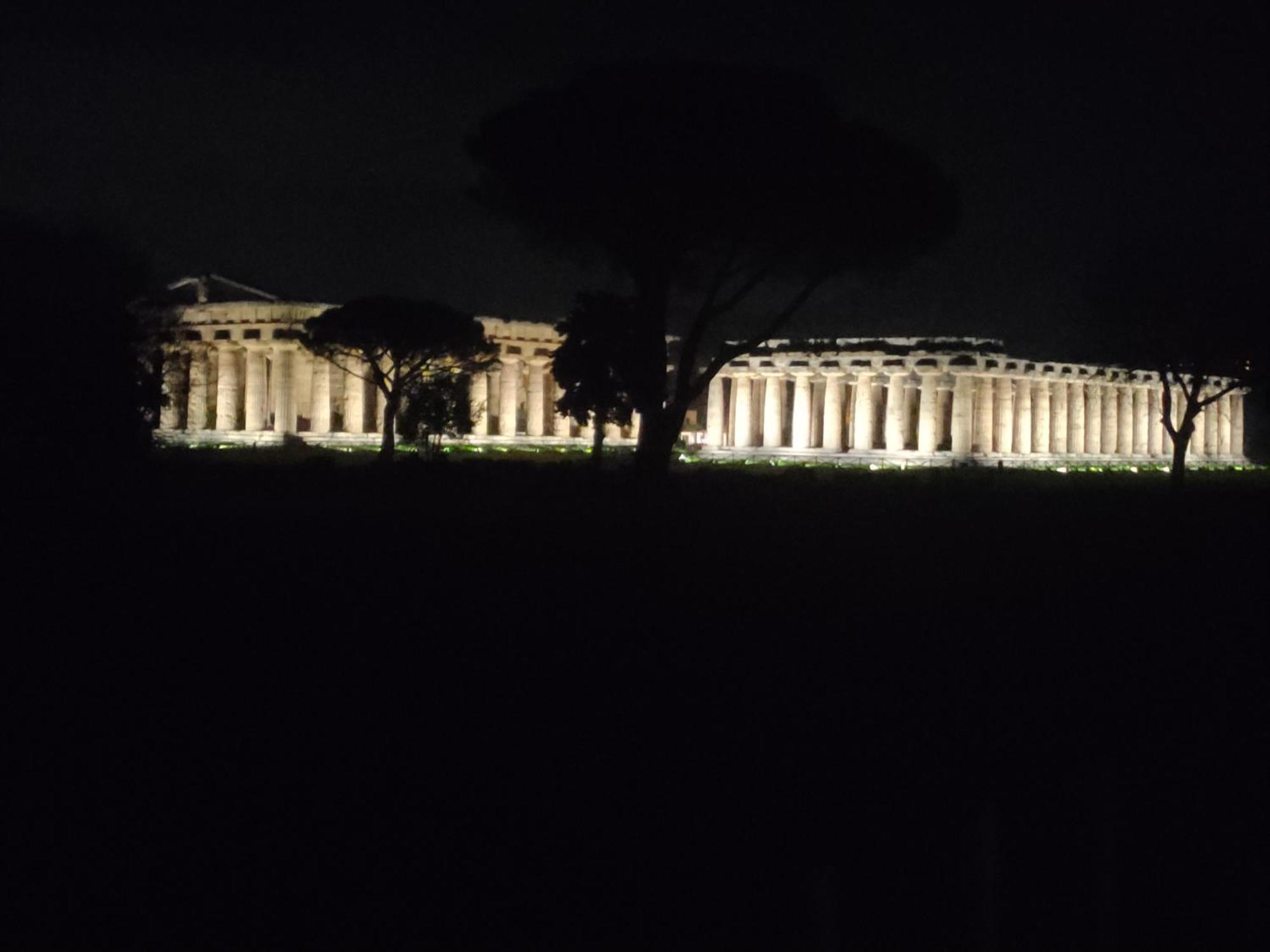 Il Giardino Di Athena 1 Apartment Paestum Luaran gambar