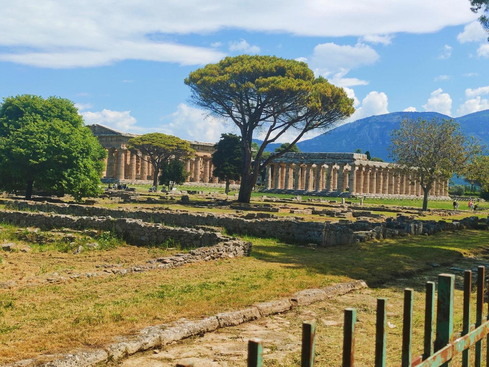 Il Giardino Di Athena 1 Apartment Paestum Luaran gambar